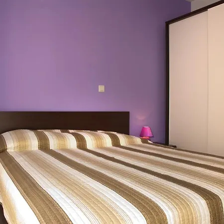 Dom *