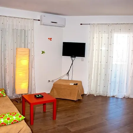 Dom شقة بريمونتيرا